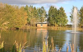 Luxury Shepherds Hut - The Foxglove By The Lake